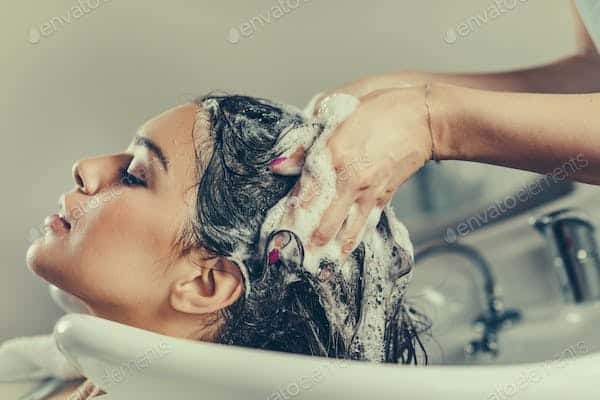 Des cheveux propres plus longtemps : Suivez ces 8 conseils infaillibles